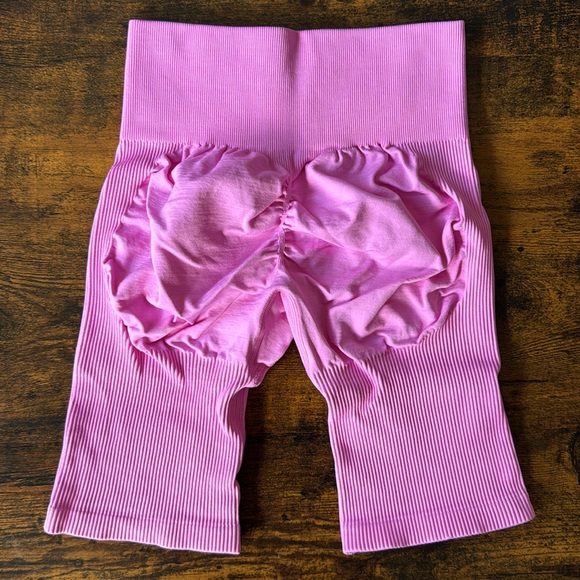 XS Lazuli Label Ultra Pink Scrunch Seamless Ribbed Contour Shorts - Picture 2 of 7